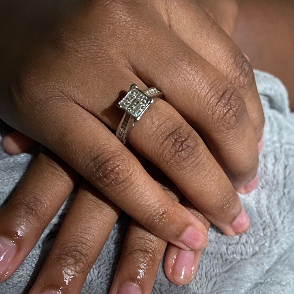 10k white gold diamond Ring